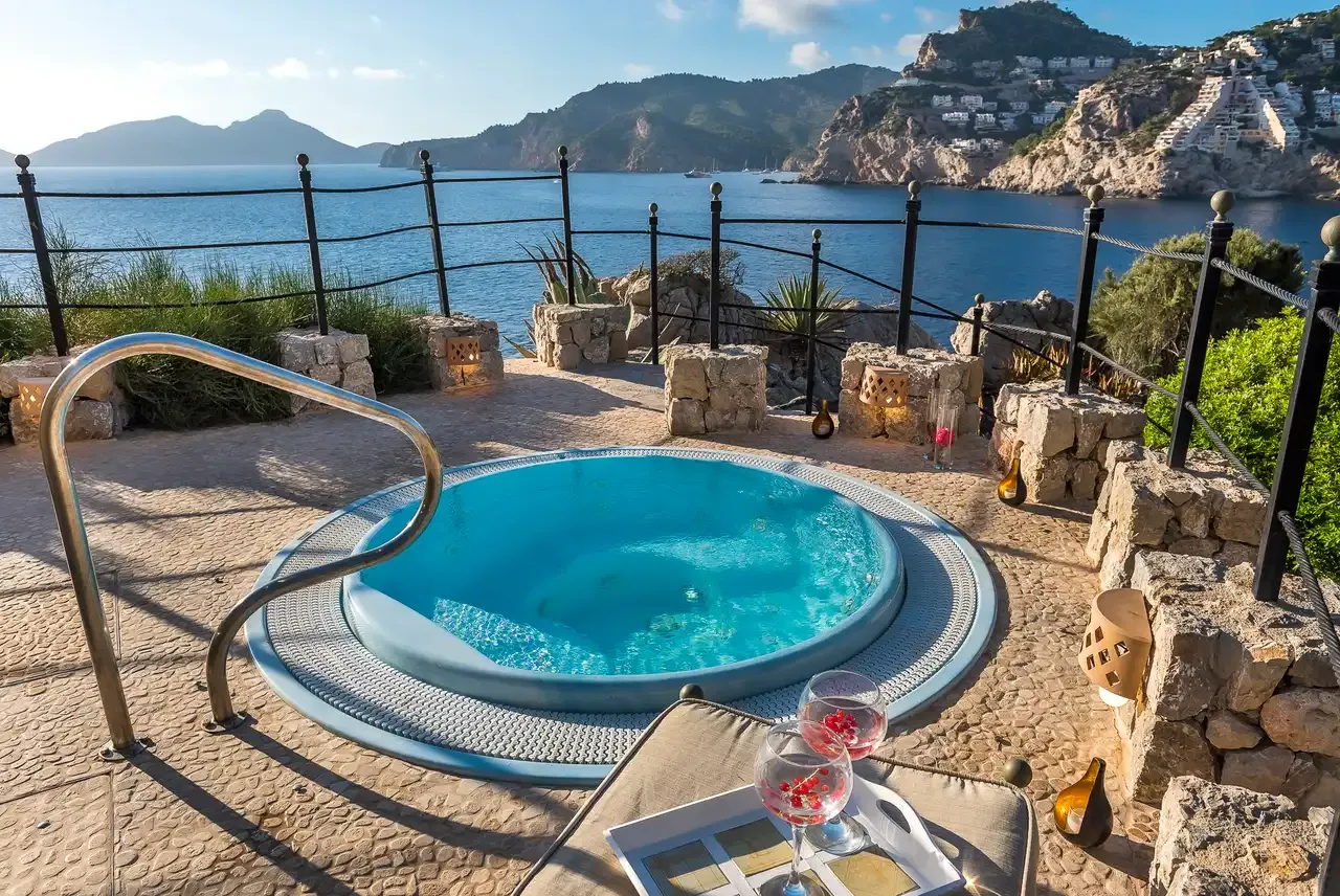 The Yellow Castle: Iconic Luxury Villa, Puerto de Andratx – view 8