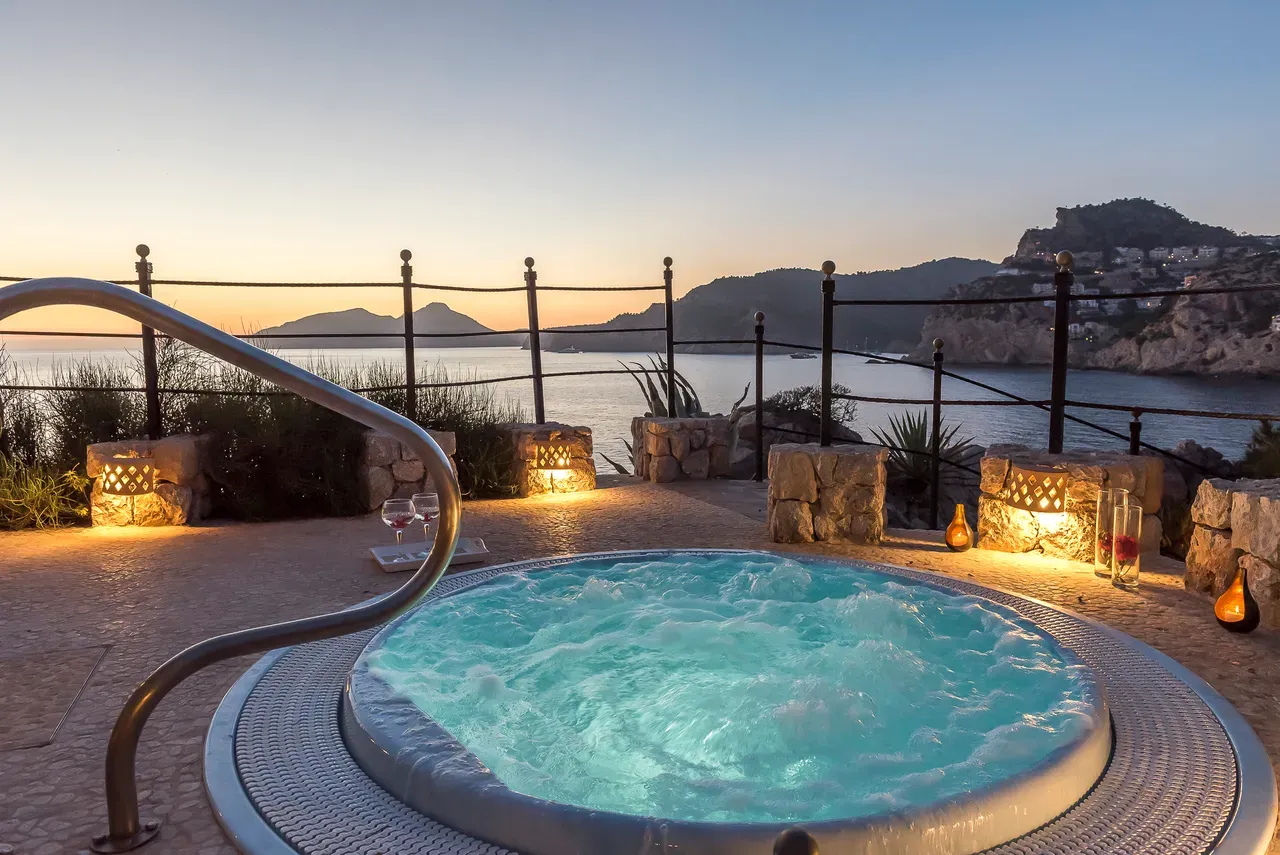 The Yellow Castle: Iconic Luxury Villa, Puerto de Andratx – view 55