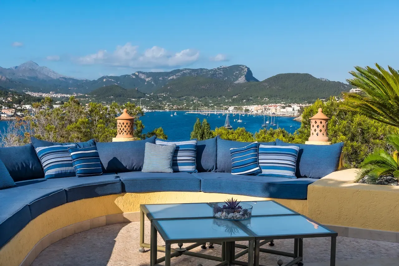 The Yellow Castle: Iconic Luxury Villa, Puerto de Andratx – view 13