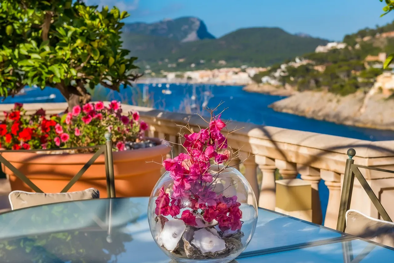 The Yellow Castle: Iconic Luxury Villa, Puerto de Andratx – view 10