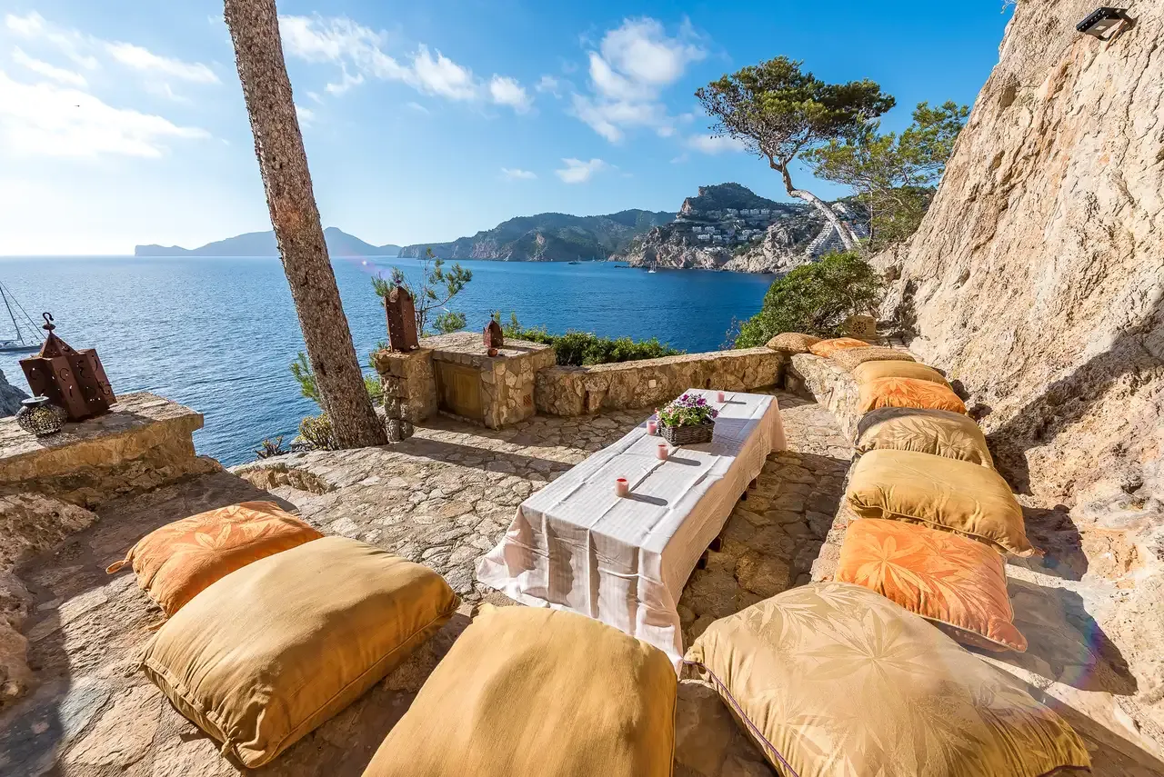 The Yellow Castle: Iconic Luxury Villa, Puerto de Andratx – view 15
