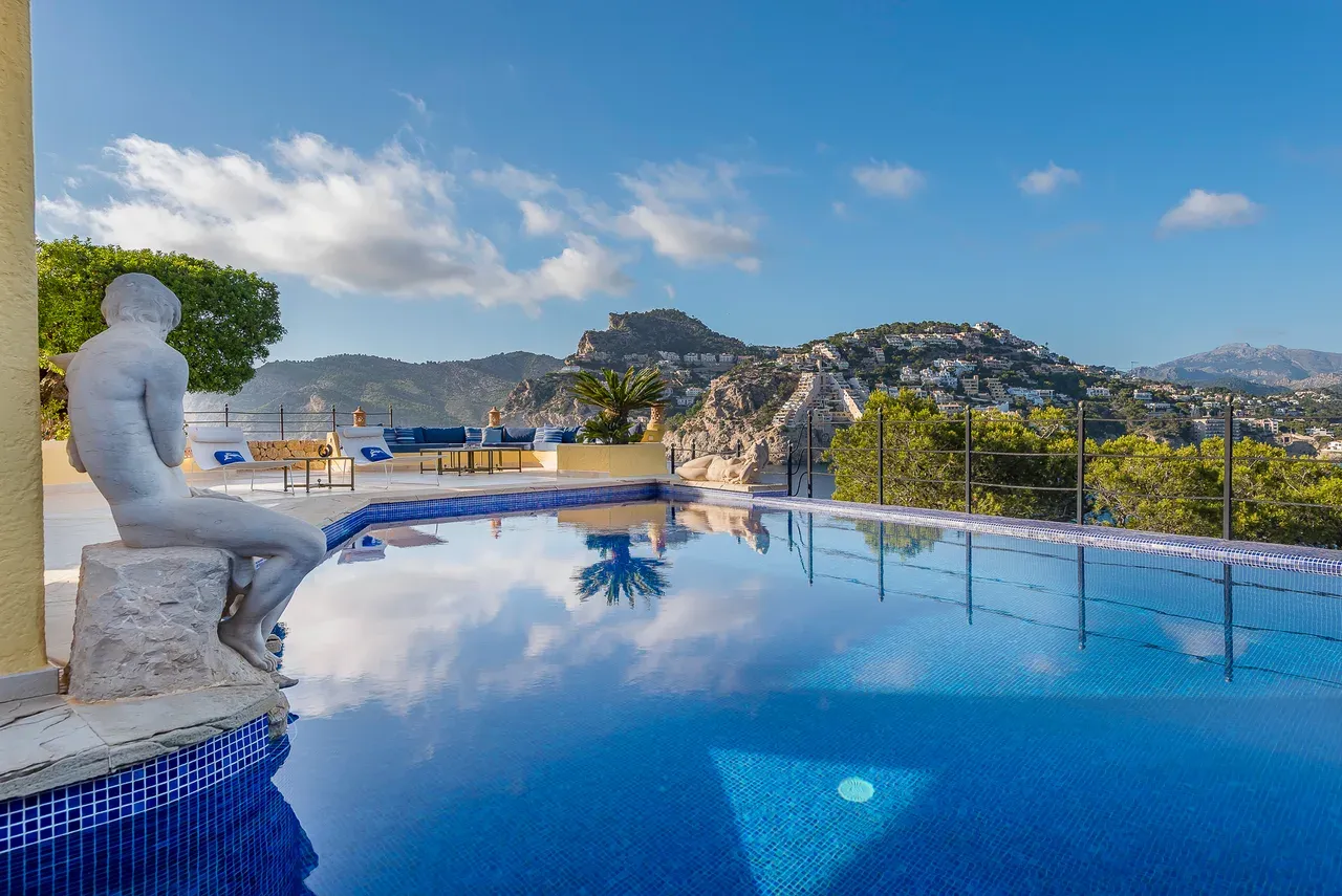 The Yellow Castle: Iconic Luxury Villa, Puerto de Andratx – view 2