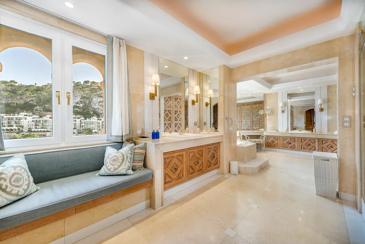 The Yellow Castle: Iconic Luxury Villa, Puerto de Andratx – view 33