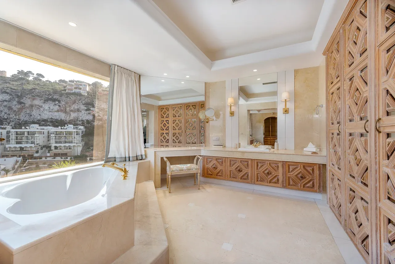 The Yellow Castle: Iconic Luxury Villa, Puerto de Andratx – view 34