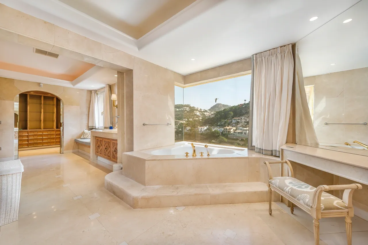 The Yellow Castle: Iconic Luxury Villa, Puerto de Andratx – view 35