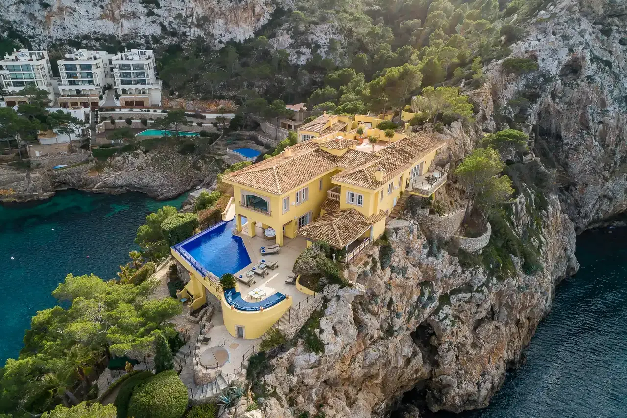 The Yellow Castle: Iconic Luxury Villa, Puerto de Andratx – view 52
