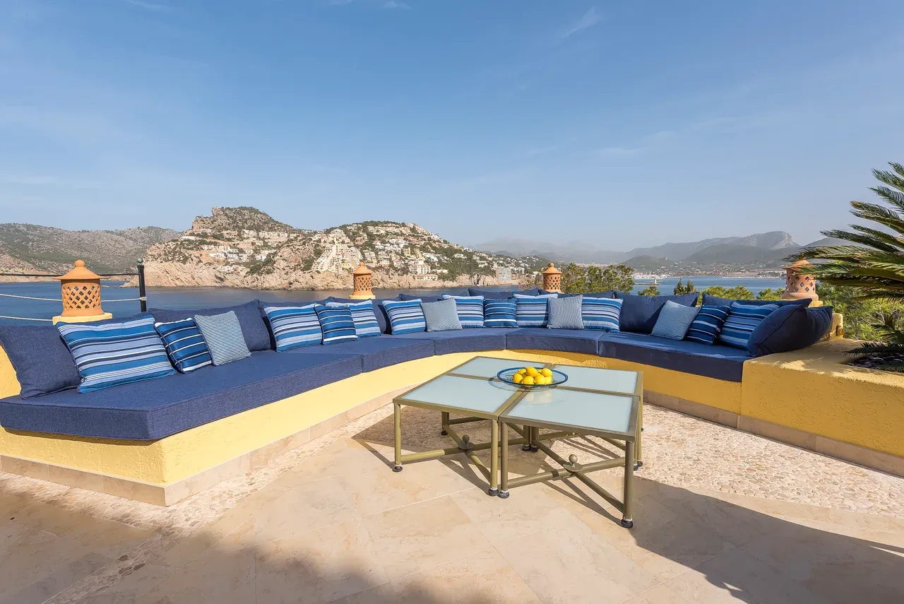 The Yellow Castle: Iconic Luxury Villa, Puerto de Andratx – view 7