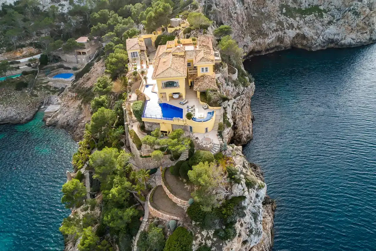 The Yellow Castle: Iconic Luxury Villa, Puerto de Andratx – view 53