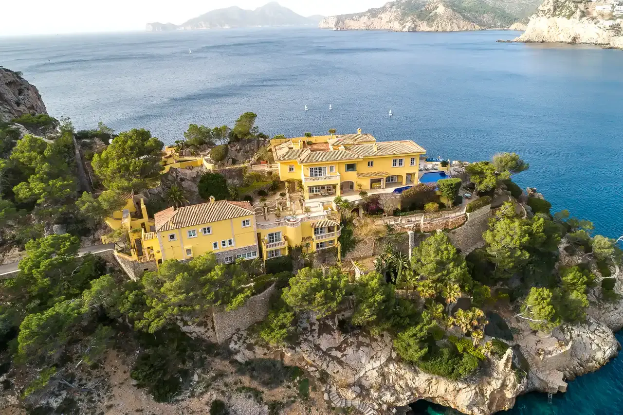 The Yellow Castle: Iconic Luxury Villa, Puerto de Andratx – view 16