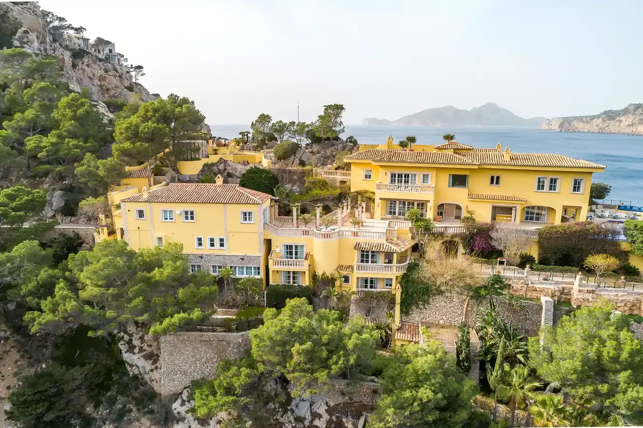 The Yellow Castle: Iconic Luxury Villa, Puerto de Andratx – view 3