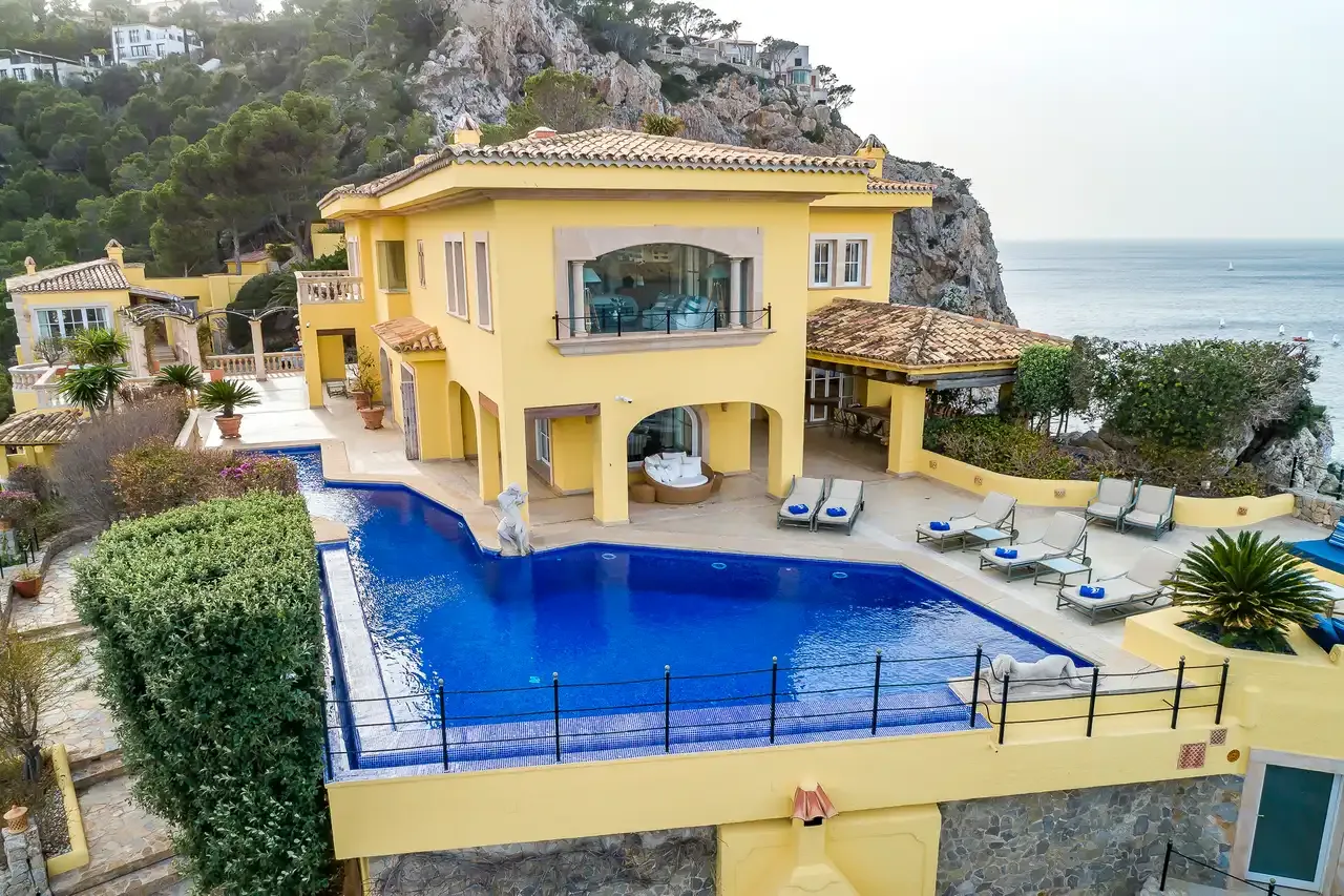 The Yellow Castle: Iconic Luxury Villa, Puerto de Andratx – view 6