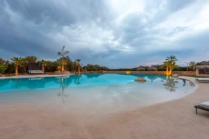 Lagunenpool am Abend